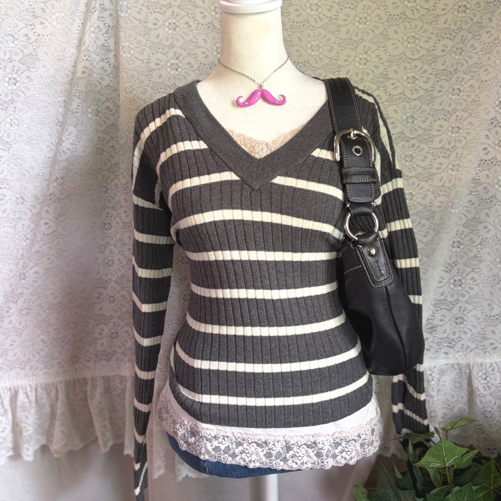 Y2K Grunge Bella Swan Grey White Striped Ribbed V-Neck‎ Sweater XS